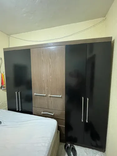 GUARDA-ROUPA 6 PORTAS + 4 GAVETAS