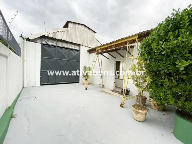 Galpão e Casa em Ramos, acesso rápido à Avenida Brasil, área total de 250 m2