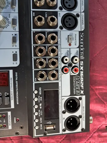Mesa de som soundcraft SX16022FX