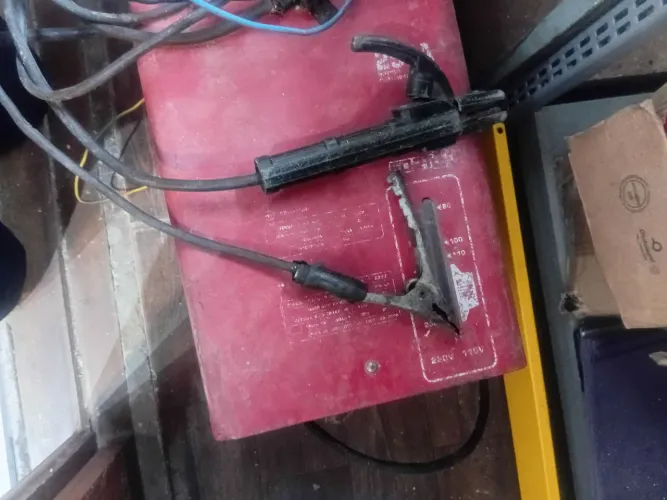 Maquina de solda 250 aperes.