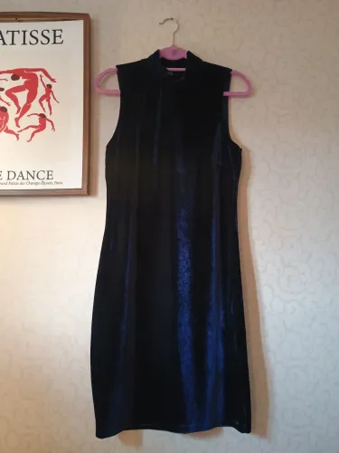 Vestido de veludo azul marinho Triton gola alta