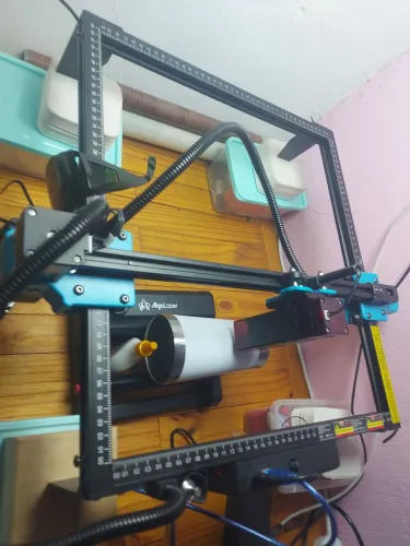 Vende-se uma máquina de corte e gravação a laiser com rolo rotativo nova