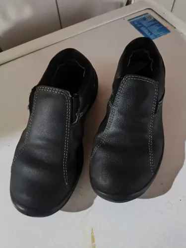 Sapato preto feminino para trabalho - confortável e pouco usado