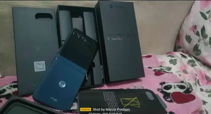 Moto RAZR 60