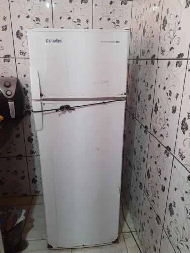 Vendo geladeira Esmaltec para conserto ou retirada de peças