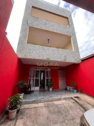 Venda de Casa de 4 andares.