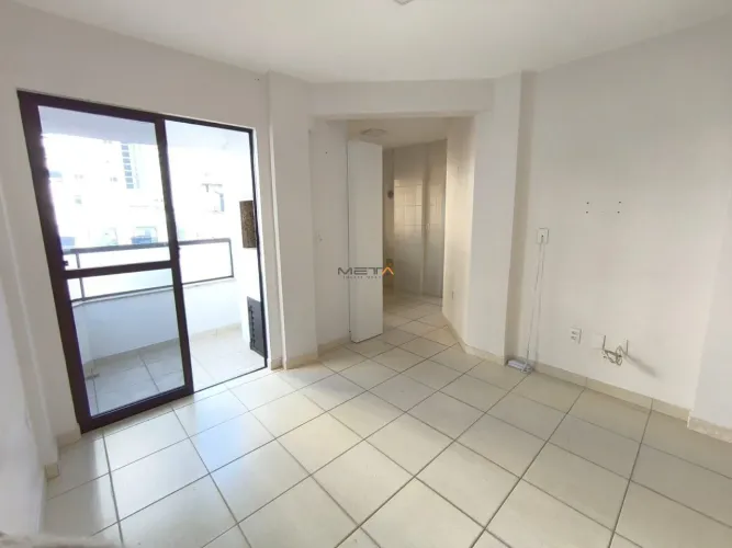 Locação Anual, Apto 2 Dorm (1 Suíte) Semi-mobiliado no Centro de Balneário Camboriú