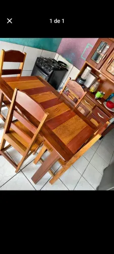 Mesa com 4 cadeiras