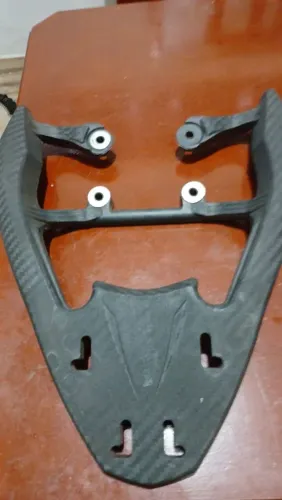 Bagageiro de fibra para Fan 150