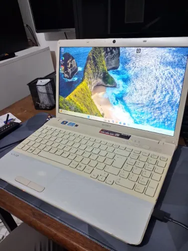 Notebook Sony Vaio - Intel I3 - 8GB de memória - SSD 480GB - Bateria nova.
