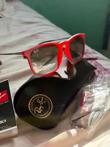 Óculos de Sol Vermelho Ray-Ban + Case