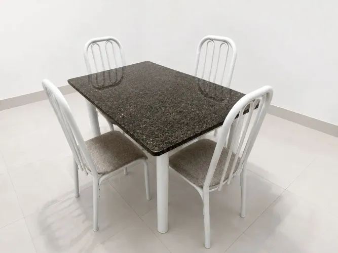 Mesa de Jantar com 4 Cadeiras - Granito