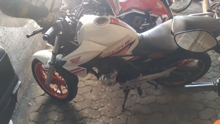 Vendo Twister branca parcela no cartão muito nova