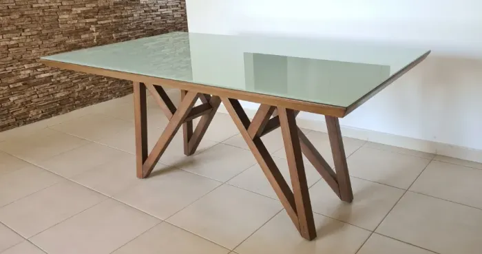 Mesa De Jantar 6 Lugares Jacaúna Madeira Maciça E Vidro Leitoso
