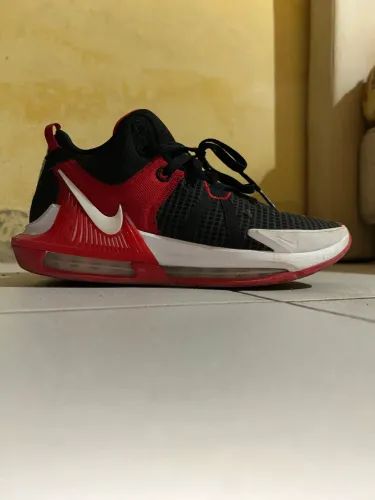 TÊNIS LEBRON W7