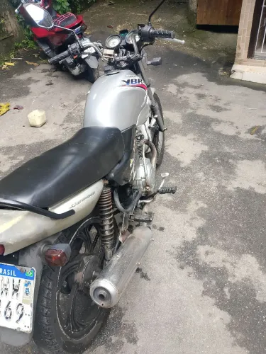 YBR 125  moto boa pega na hora