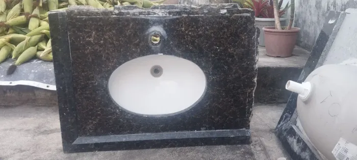 Pia para banheiro com Bancada de granito com 