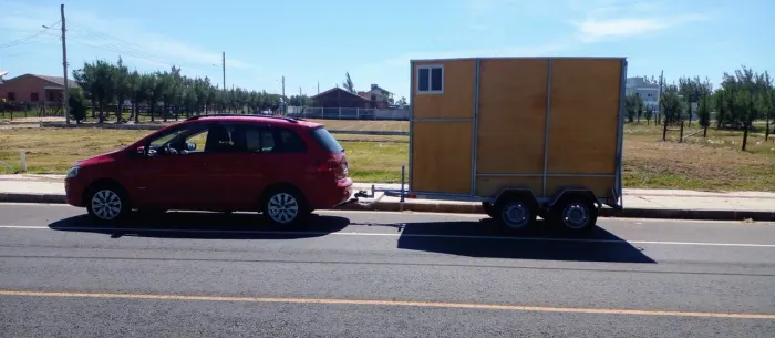 Reboque 1 cavalo VTAV fechado 