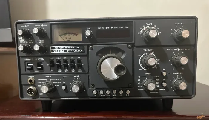 Rádio YAESU FT 101 ZD