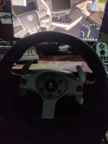 Logitech G25 Racing Wheel 900,00 (s/cockpit)não me venha de conversa móle