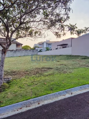 Terreno de 500,42m² à Venda - Condomínio Canto del Bosco - Valinhos/ / SP