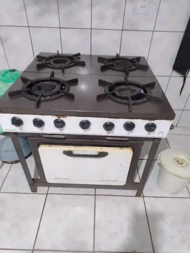 Fogão industrial 4 bocas e forno $400
