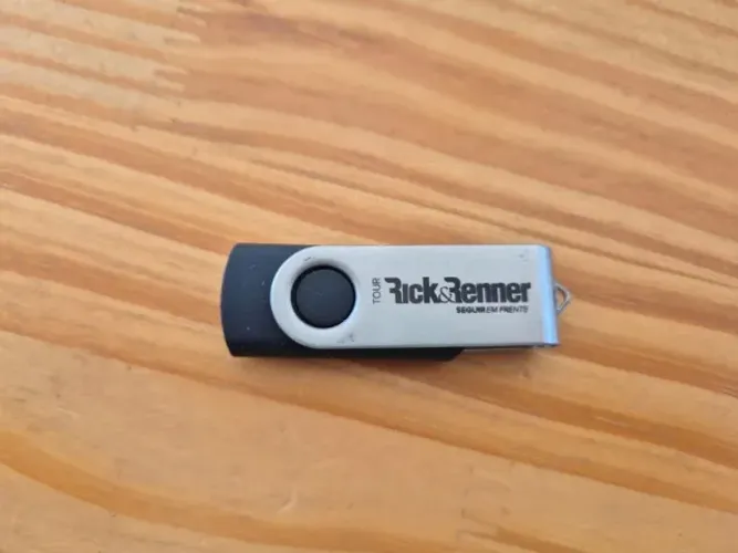 Kit Com 3 Pen Drives Personalizados. 2 Até 8gb. Com Case