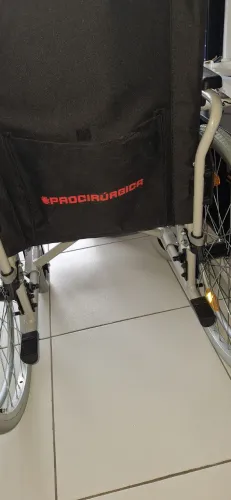 Cadeira de Rodas nova na caixa