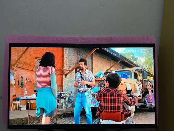 Tv LG 50 polegadas smart com uma linha inpecetivel
