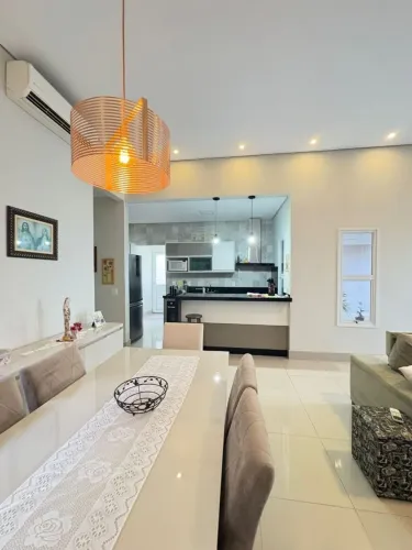 Casa Térrea à Venda no Condomínio Mônaco | 3 Dormitórios | Planejados Novos | 4 Vagas