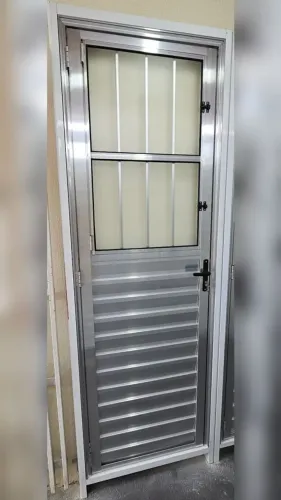 PORTA ALUMINIO BRILHANTE 210X80  - R$ 489,99 (FALAR COM LUCÍRIA)