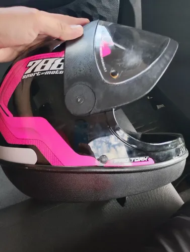 Capacete em estado de novo