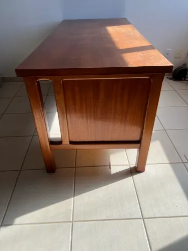Mesa de escritório de madeira