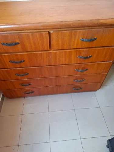 Comoda em madeira macica