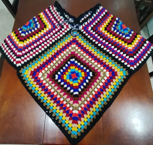 Poncho de crochê 