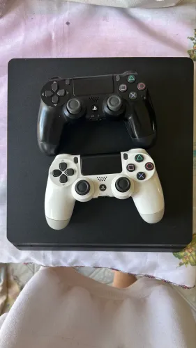     PS4 Slim 500GB em ótimo estado + 2 Controle e cabos 