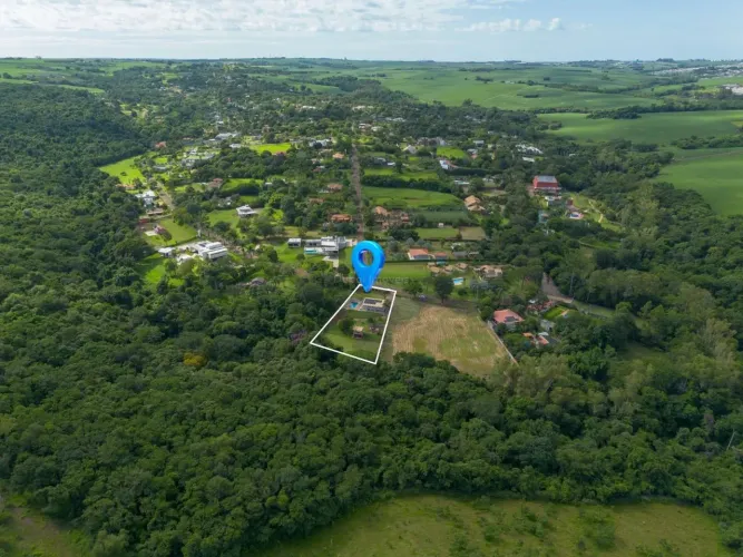 Chácara com 4.625,79 m2, acesso privativo ao riacho, tanque de peixe e piscina aquecida