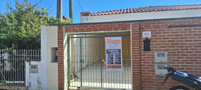 Chapadão Castelo  Casa +/- 135m2 3 dom(1 suite), sala dupla, 3 vagas garagem, coz/ar serv