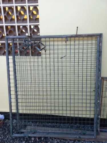 Vendo portão de ferro galvanizado 1000 reais