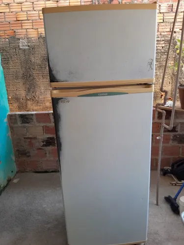 Vende-se uma Geladeira consul 2 portas