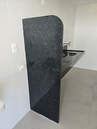 Parede divisória granito preto - 158x60cm