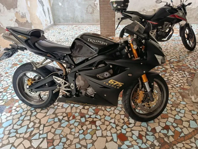 Triumph Daytona 675i Linda