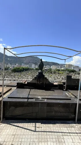 Sepultura Perpétuo Jazigo 17679 Quadra 22. Todo Em Granito com Placas Maciças e Inteiriças