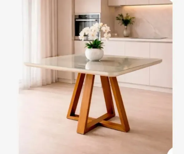 Mesa de jantar quadrada mais 4 cadeiras