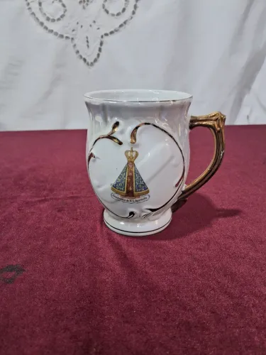 Antiga Caneca em Porcelana com Nossa Senhora Aparecida