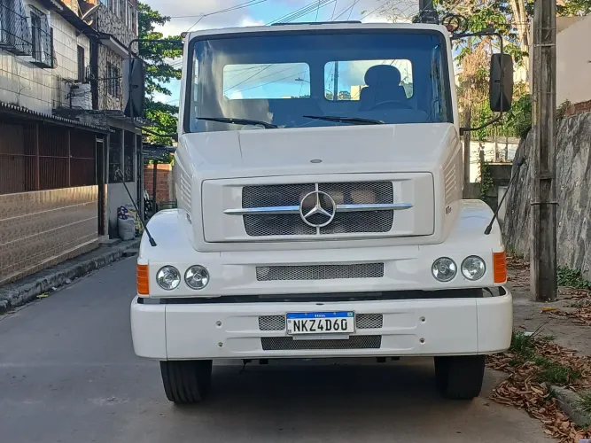 1318 MERCEDES BENZ