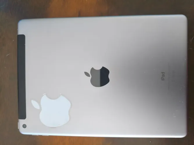 iPad 5ª geração + carregador + capa
