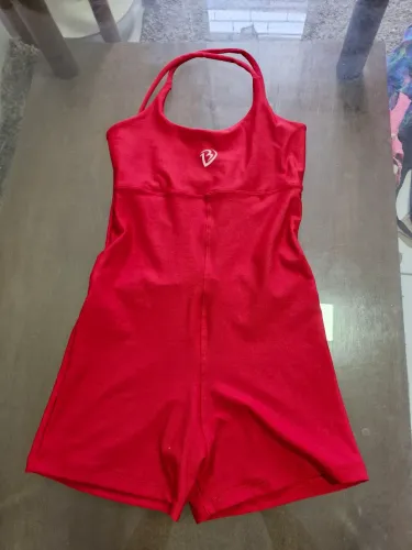 Roupa de academia  tamanho  p 