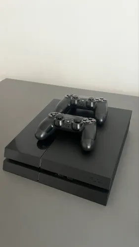 PlayStation 4 - Fat + 2 controles