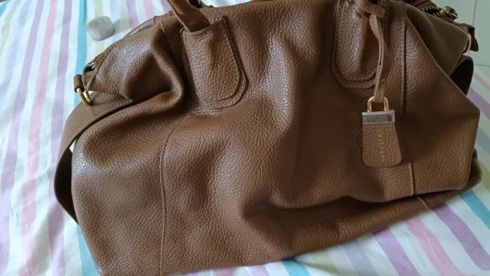 Bolsa marrom de couro legítimo